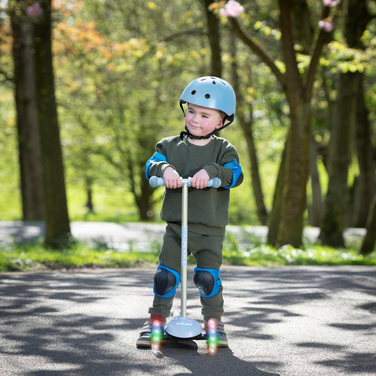 ATOM Light-Up Move 'N' Groove Scooter - Blue