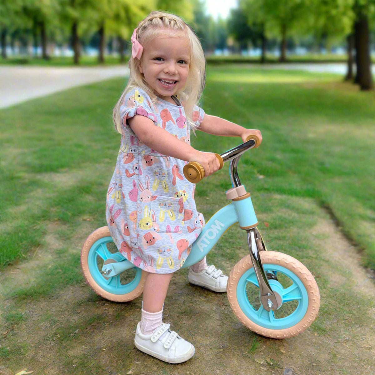 ATOM 10-inch Glider Bike in Mint Green, lightweight kids&#39; balance bicycle with adjustable seat and handlebars.